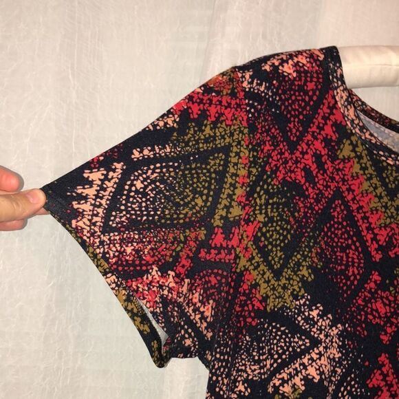 LuLaRoe Carly M Black Red Green Nude Short Sleeve High Low Dress - Picture 6 of 14